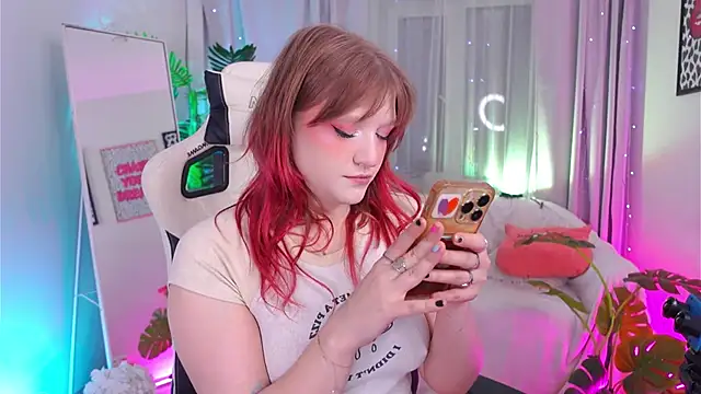 Snapshot of Crazy_Wine chatting on October 2025 09:35:02 PM Crazy Wine online show from October 2025 09:35:02 PM