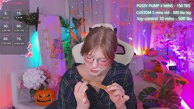 Snapshot of Crazy_Wine chatting on October 2025 11:28:02 PM Crazy Wine online show from October 2025 11:28:02 PM