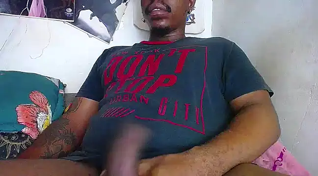 Snapshot of BlackRunning chatting on March 2025 04:13:01 AM BlackRunning online show from March 2025 04:13:01 AM