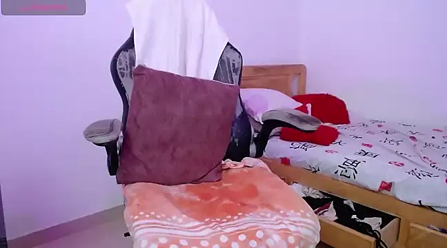 Snapshot of Britney_beg1 chatting on January 2025 08:07:02 AM Britney beg1 online show from January 2025 08:07:02 AM