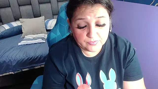 Kerly Doll online show from November 2025 06:41:01 PM