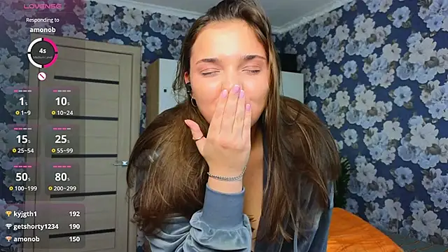 Snapshot of _momiji_ chatting on December 2024 04:20:02 PM momiji online show from December 2024 04:20:02 PM