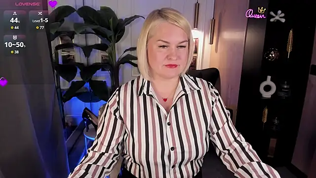 Snapshot of YolandaKiss chatting on May 2026 08:06:01 PM YolandaKiss online show from May 2026 08:06:01 PM