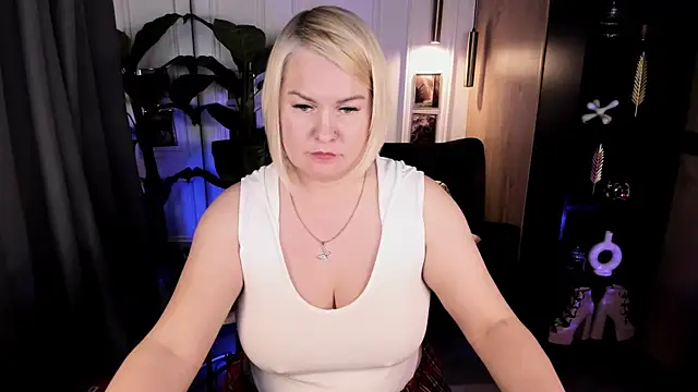 YolandaKiss online show from July 2026 08:30:02 PM