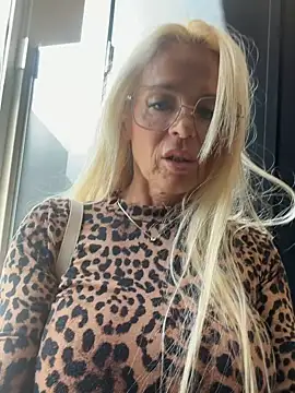 Reyna63 online show from May 2026 04:47:02 PM