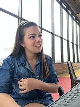 Alyshanon18 online show from December 2025 06:16:01 PM