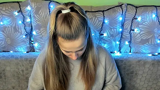 Snapshot of MaggieCake chatting on December 2024 03:30:02 AM MaggieCake online show from December 2024 03:30:02 AM