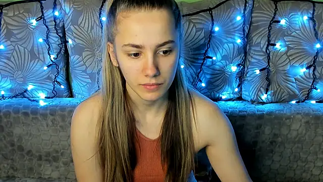 Snapshot of MaggieCake chatting on December 2024 04:25:02 AM MaggieCake online show from December 2024 04:25:02 AM