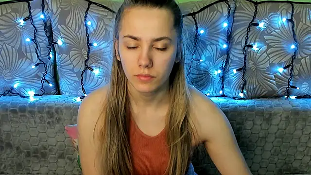 Snapshot of MaggieCake chatting on December 2024 04:31:02 AM MaggieCake online show from December 2024 04:31:02 AM