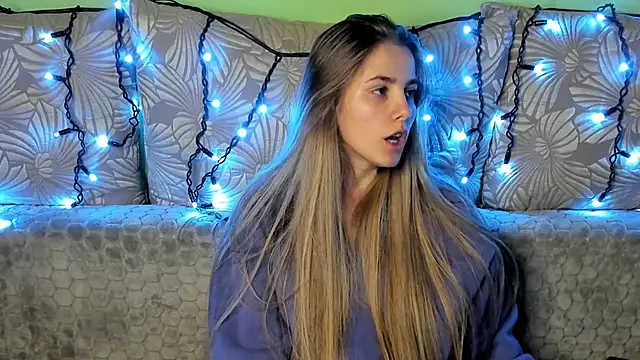 Snapshot of MaggieCake chatting on December 2024 03:41:01 AM MaggieCake online show from December 2024 03:41:01 AM