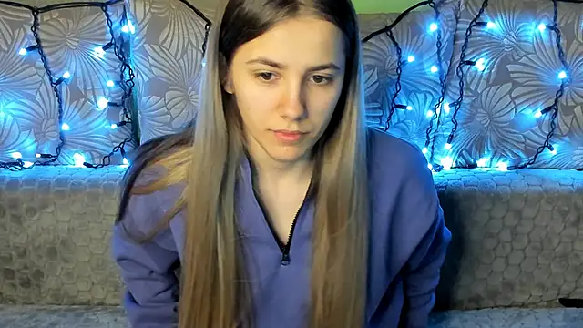 Snapshot of MaggieCake chatting on December 2024 01:37:02 AM MaggieCake online show from December 2024 01:37:02 AM