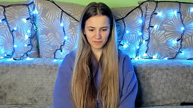 Snapshot of MaggieCake chatting on December 2024 04:43:02 AM MaggieCake online show from December 2024 04:43:02 AM