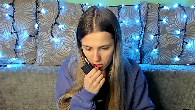 Snapshot of MaggieCake chatting on December 2024 12:22:02 AM MaggieCake online show from December 2024 12:22:02 AM