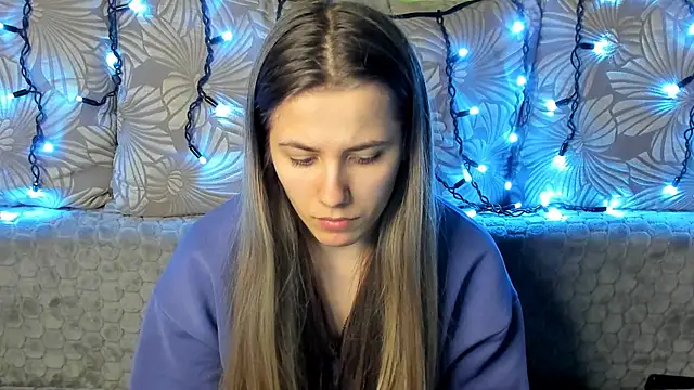 Snapshot of MaggieCake chatting on December 2024 03:51:01 AM MaggieCake online show from December 2024 03:51:01 AM