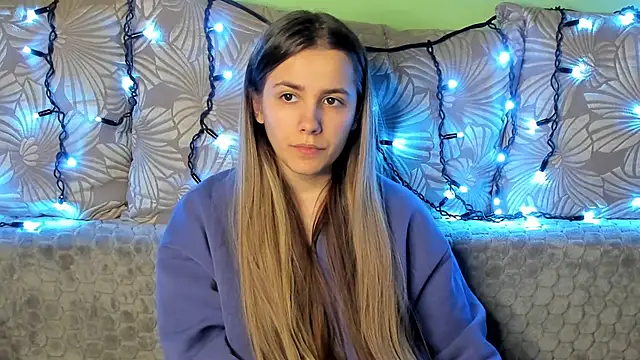 Snapshot of MaggieCake chatting on December 2024 03:45:02 AM MaggieCake online show from December 2024 03:45:02 AM