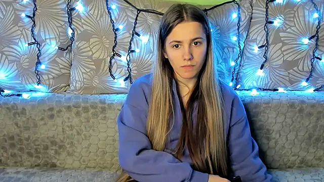 Snapshot of MaggieCake chatting on December 2024 04:02:02 AM MaggieCake online show from December 2024 04:02:02 AM