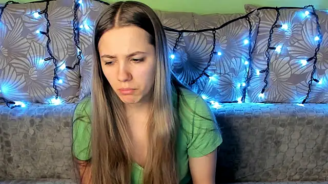 Snapshot of MaggieCake chatting on December 2024 07:22:02 AM MaggieCake online show from December 2024 07:22:02 AM