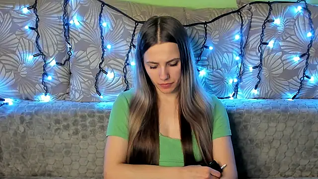 Snapshot of MaggieCake chatting on December 2024 01:40:02 AM MaggieCake online show from December 2024 01:40:02 AM