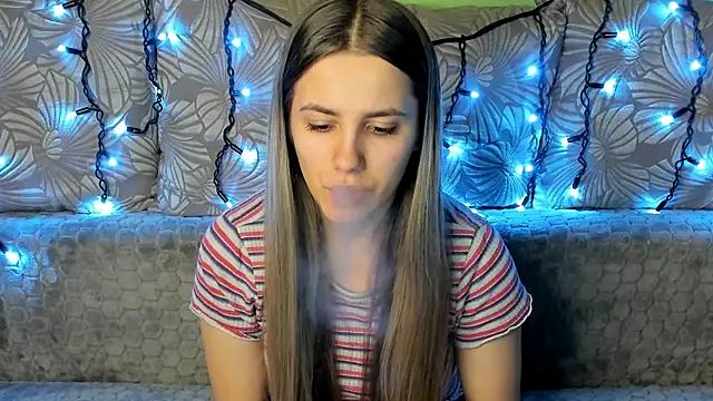 Snapshot of MaggieCake chatting on December 2024 12:44:02 AM MaggieCake online show from December 2024 12:44:02 AM