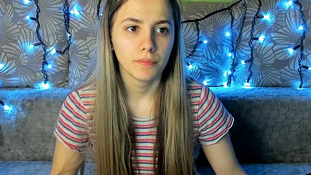 Snapshot of MaggieCake chatting on December 2024 03:49:02 AM MaggieCake online show from December 2024 03:49:02 AM