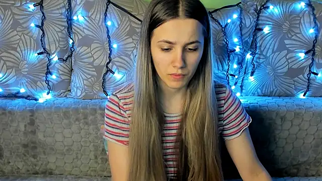 Snapshot of MaggieCake chatting on December 2024 01:10:01 AM MaggieCake online show from December 2024 01:10:01 AM