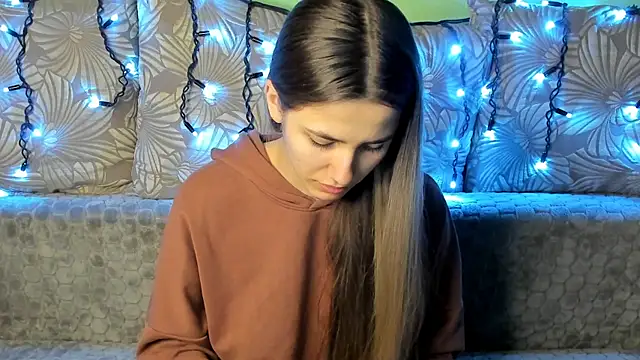 Snapshot of MaggieCake chatting on December 2024 01:36:02 AM MaggieCake online show from December 2024 01:36:02 AM