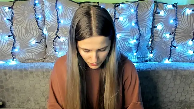 Snapshot of MaggieCake chatting on January 2025 01:05:02 AM MaggieCake online show from January 2025 01:05:02 AM