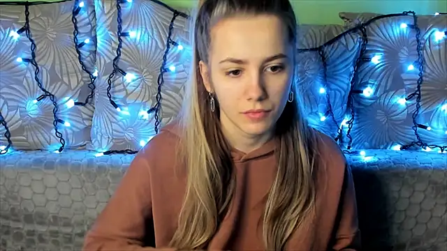 Snapshot of MaggieCake chatting on January 2025 06:02:02 AM MaggieCake online show from January 2025 06:02:02 AM