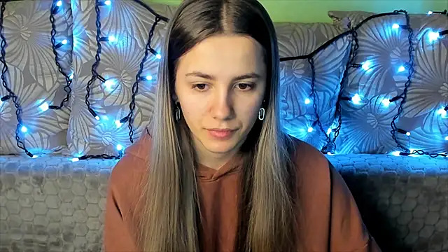 Snapshot of MaggieCake chatting on January 2025 05:54:01 AM MaggieCake online show from January 2025 05:54:01 AM