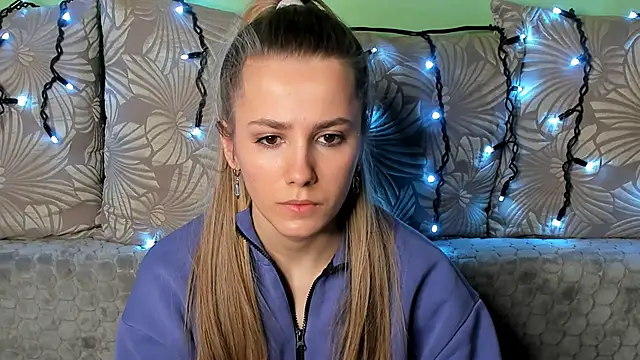 Snapshot of MaggieCake chatting on January 2025 05:58:01 AM MaggieCake online show from January 2025 05:58:01 AM