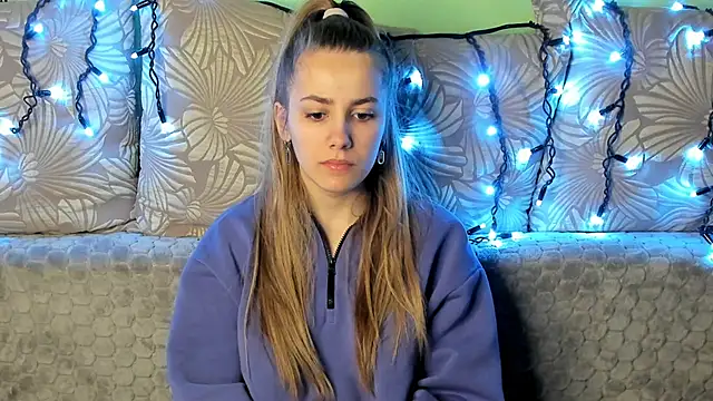 Snapshot of MaggieCake chatting on January 2025 06:56:01 AM MaggieCake online show from January 2025 06:56:01 AM