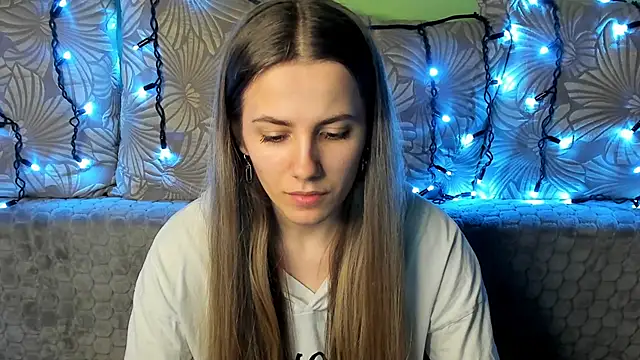 Snapshot of MaggieCake chatting on January 2025 01:43:01 AM MaggieCake online show from January 2025 01:43:01 AM