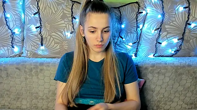 Snapshot of MaggieCake chatting on January 2025 05:02:01 AM MaggieCake online show from January 2025 05:02:01 AM