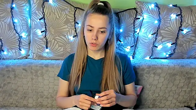 Snapshot of MaggieCake chatting on January 2025 02:10:01 AM MaggieCake online show from January 2025 02:10:01 AM