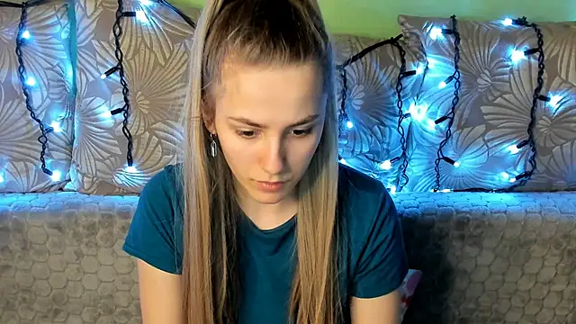 Snapshot of MaggieCake chatting on January 2025 05:14:02 AM MaggieCake online show from January 2025 05:14:02 AM