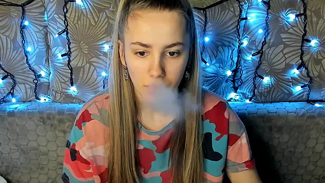 Snapshot of MaggieCake chatting on January 2025 01:58:02 AM MaggieCake online show from January 2025 01:58:02 AM