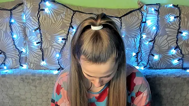 Snapshot of MaggieCake chatting on January 2025 05:09:01 AM MaggieCake online show from January 2025 05:09:01 AM