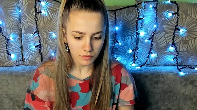 Snapshot of MaggieCake chatting on January 2025 05:19:02 AM MaggieCake online show from January 2025 05:19:02 AM