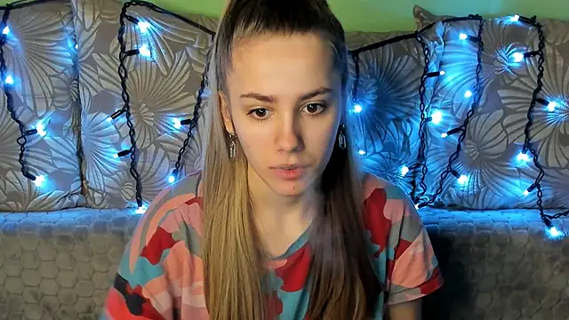 Snapshot of MaggieCake chatting on February 2025 03:41:01 AM MaggieCake online show from February 2025 03:41:01 AM