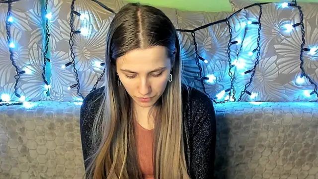 Snapshot of MaggieCake chatting on February 2025 04:37:01 AM MaggieCake online show from February 2025 04:37:01 AM