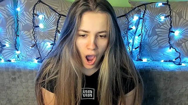 Snapshot of MaggieCake chatting on February 2025 05:12:02 AM MaggieCake online show from February 2025 05:12:02 AM