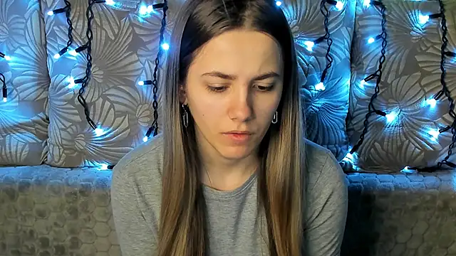 Snapshot of MaggieCake chatting on March 2025 05:52:02 AM MaggieCake online show from March 2025 05:52:02 AM