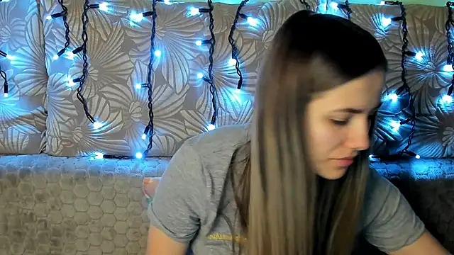 Snapshot of MaggieCake chatting on March 2025 05:44:01 AM MaggieCake online show from March 2025 05:44:01 AM