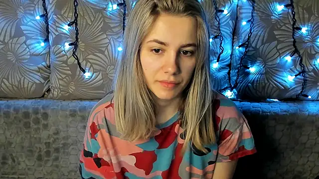 Snapshot of MaggieCake chatting on March 2025 04:24:02 AM MaggieCake online show from March 2025 04:24:02 AM