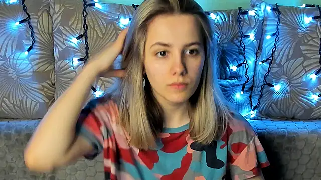 Snapshot of MaggieCake chatting on March 2025 01:06:01 AM MaggieCake online show from March 2025 01:06:01 AM