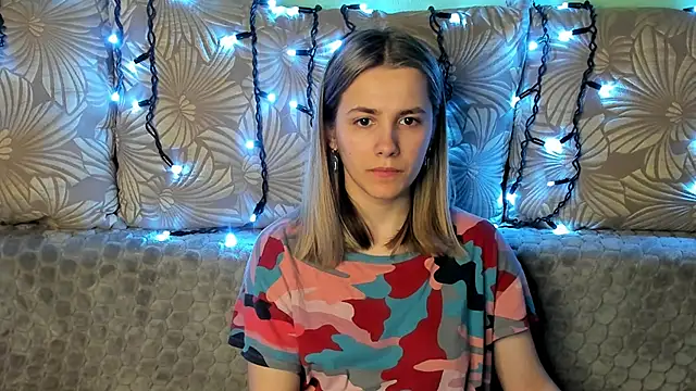 Snapshot of MaggieCake chatting on March 2025 04:21:02 AM MaggieCake online show from March 2025 04:21:02 AM