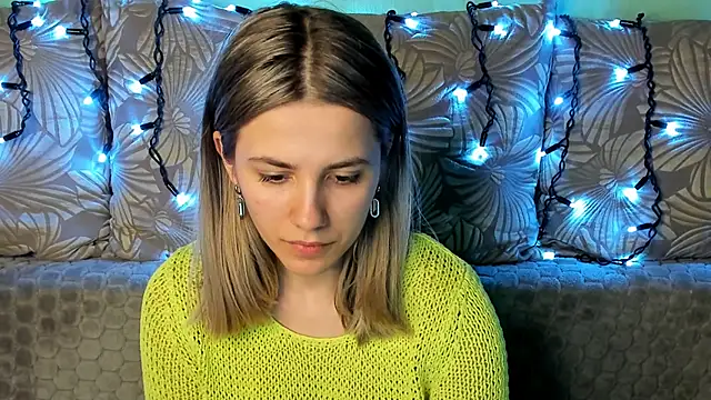 Snapshot of MaggieCake chatting on March 2025 01:49:01 AM MaggieCake online show from March 2025 01:49:01 AM