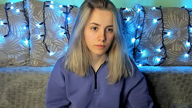 Snapshot of MaggieCake chatting on March 2025 01:32:01 AM MaggieCake online show from March 2025 01:32:01 AM