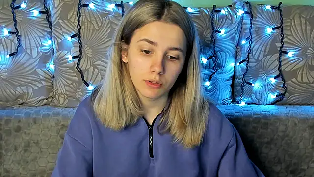 Snapshot of MaggieCake chatting on March 2025 04:37:02 AM MaggieCake online show from March 2025 04:37:02 AM