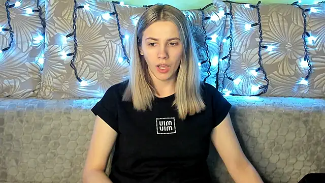 Snapshot of MaggieCake chatting on March 2025 01:54:01 AM MaggieCake online show from March 2025 01:54:01 AM